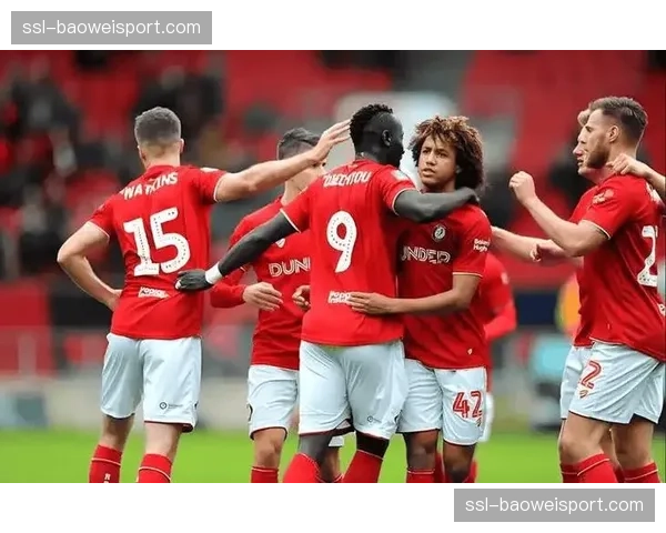 特写:绝杀帮助球队保级后,谢菲联老将夏普泪洒赛场 特写:绝杀帮助球队保级后,谢菲联老将夏普泪洒赛场