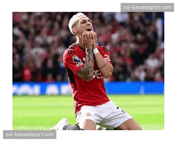 消息:官方:曼联边锋安东尼恢复完整训练,有望周末复出 消息:官方:曼联边锋安东尼恢复完整训练,有望周末复出