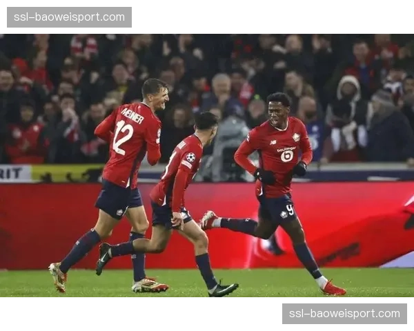 布雷斯特主场迎战兰斯,主队前锋上演帽子戏法 布雷斯特主场迎战兰斯,主队前锋上演帽子戏法