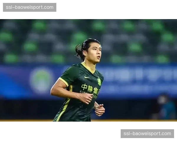 北京国安客场1-0战胜深圳新鹏城，张玉宁头球争抢